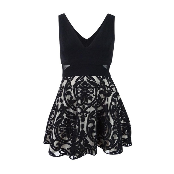 Xscape Women's Embroidered V-Neck Fit & Flare‎ Dress size 6 - Picture 1 of 7